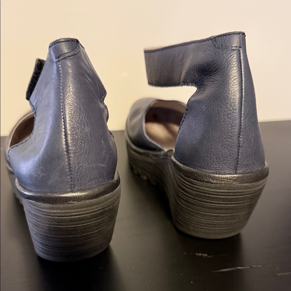 Fly London Navy Leather Ankle-Strap Wedge Sandals size 38 7-7.5US - Picture 10 of 11